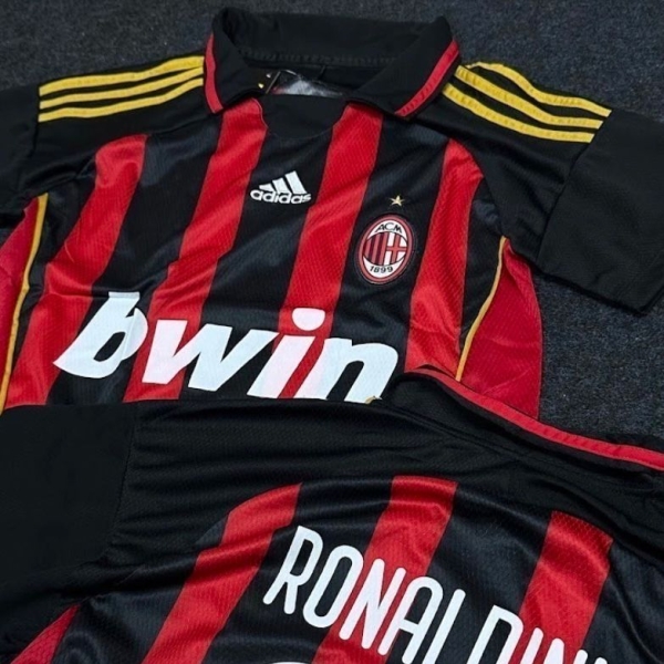 Camisa Milan Vermelha Retro (Ronaldinho) 08/09
