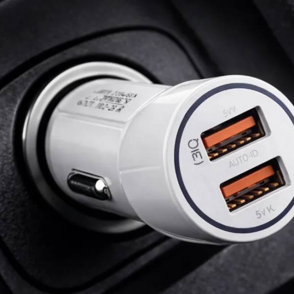 Carregador Veicular 2 Usb Ltomex Al-c97-c 5.1a 2em1 Branco Branco