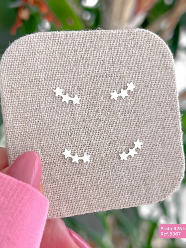 Brinco Trio de Estrelas Delicado Feminino