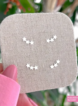 Brinco Trio de Estrelas Delicado Feminino